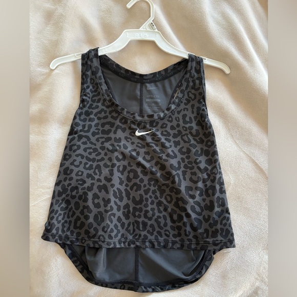 Nike Tops - Nike crop top